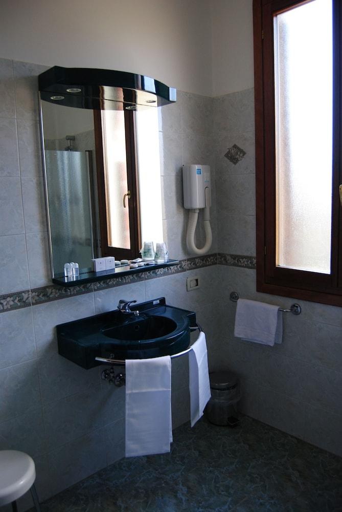 HOTEL VILLA CIPRO photo 3