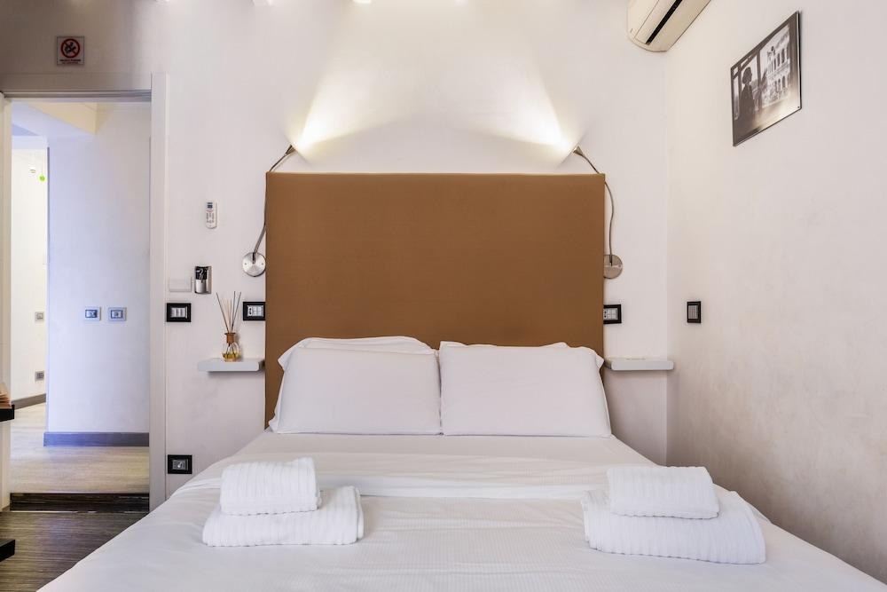 IROOMS SPANISH STEPS photo 3