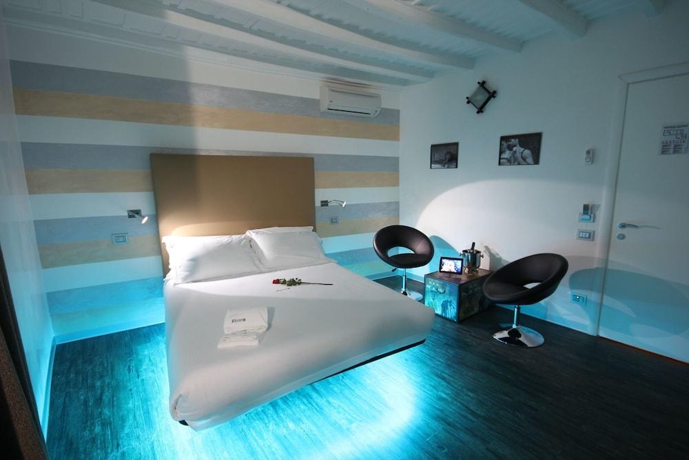 IROOMS SPANISH STEPS photo 4