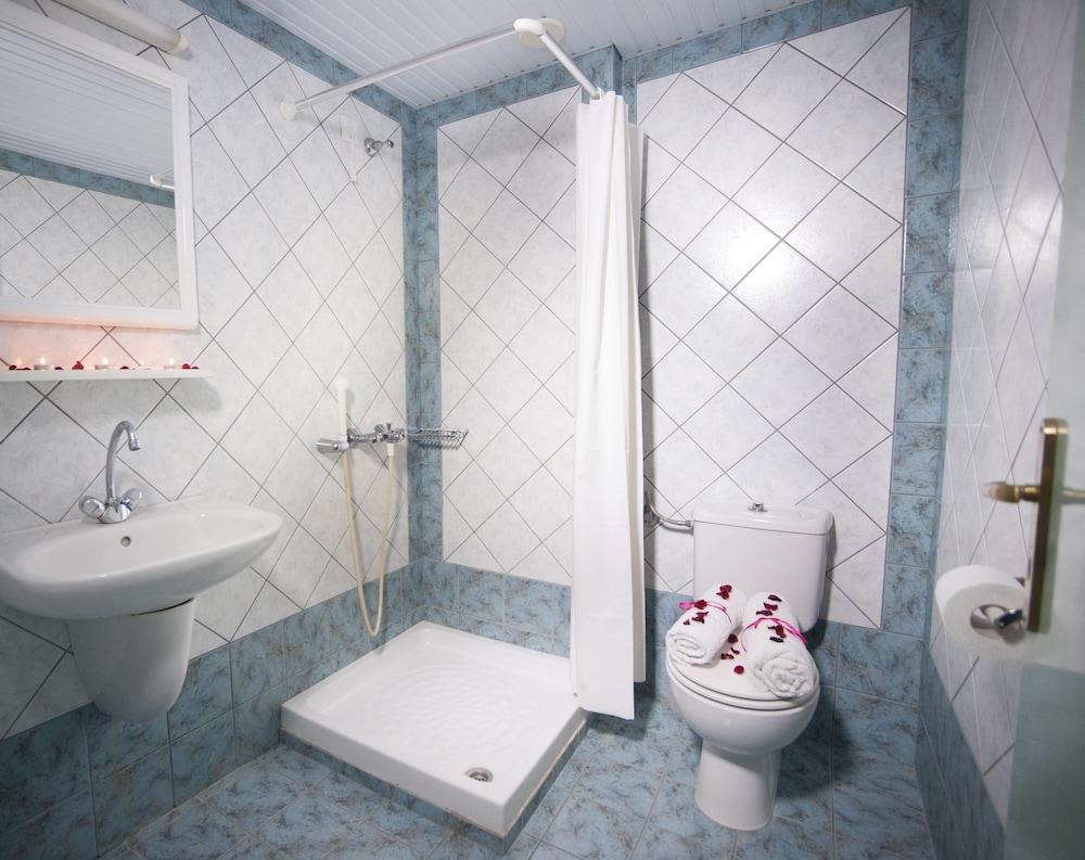 THEONI APTS photo 3