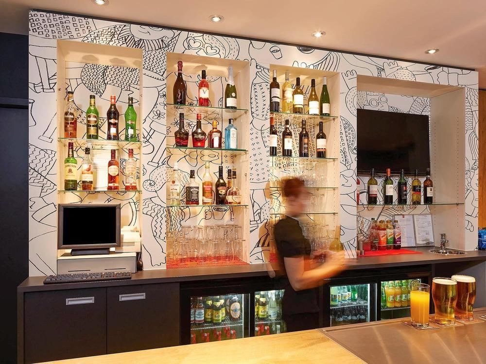 IBIS LONDON THURROCK M25 photo 1
