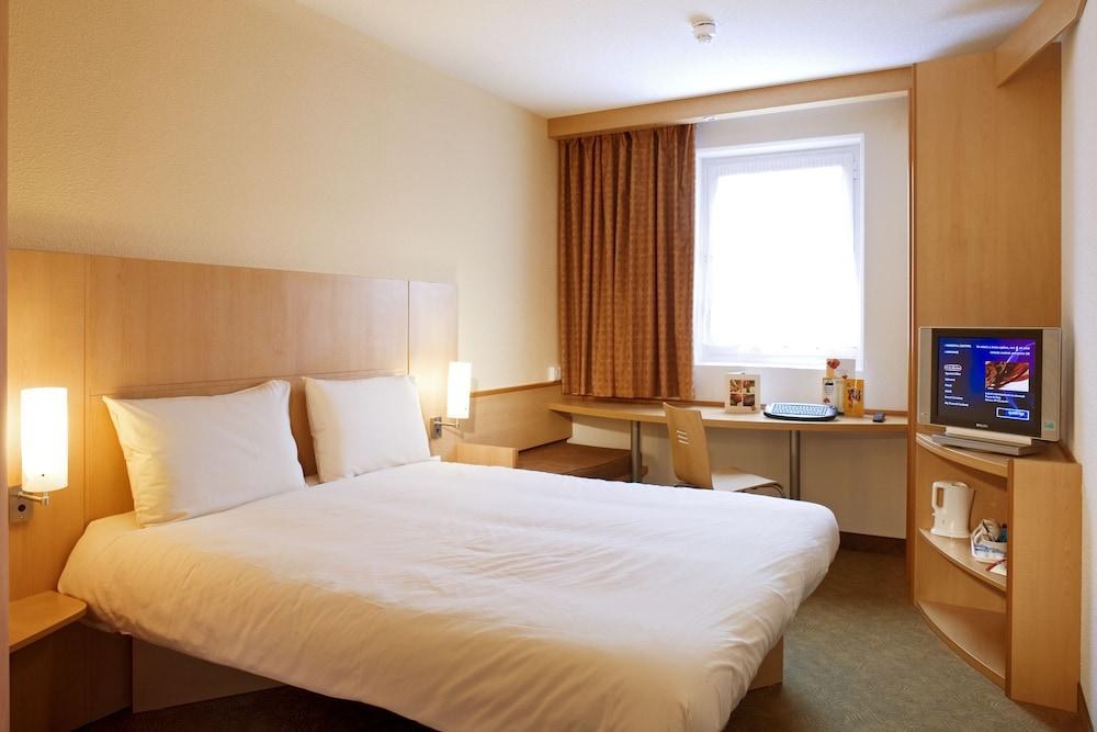 IBIS LIVERPOOL ALBERT DOCK photo 3