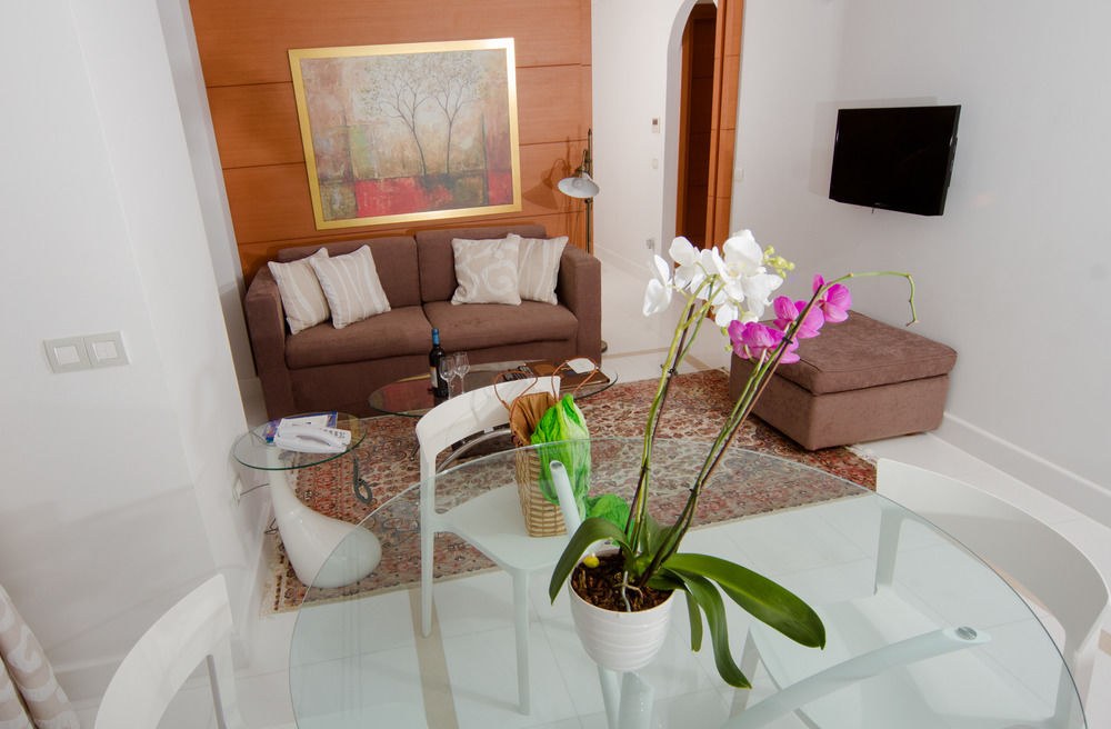 Bellevue On The Beach Suites