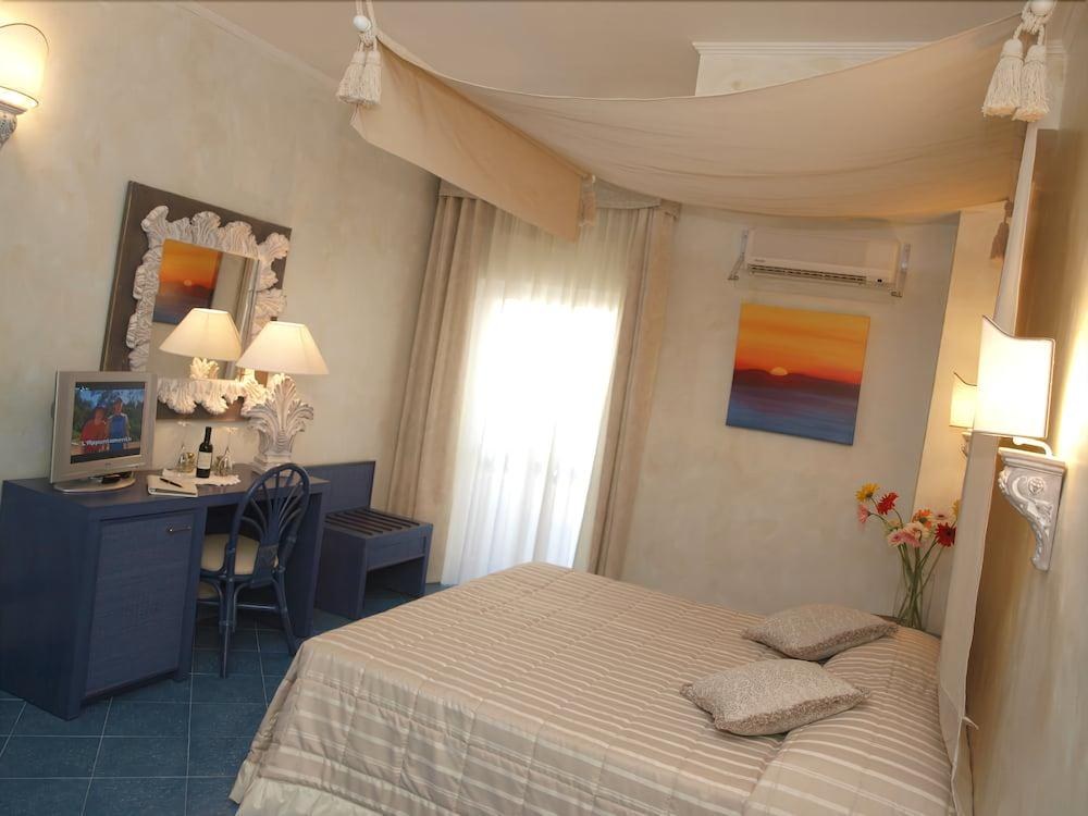 BAIA DEI FARAGLIONI LUXURY BEACH RESORT photo 2