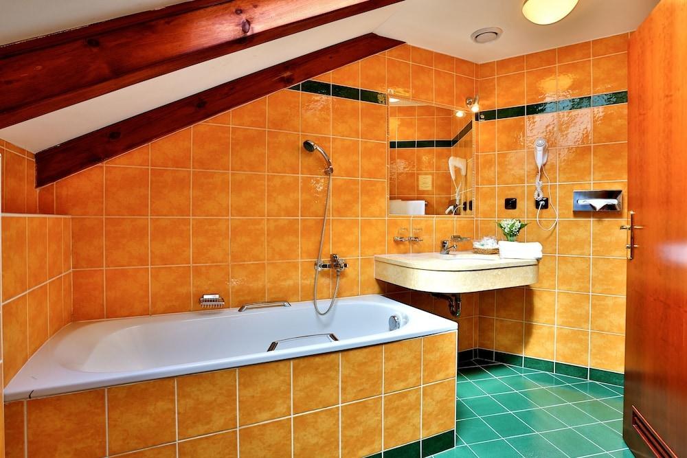 CARLTON HOTEL photo 3