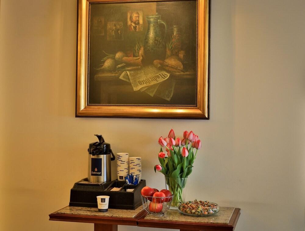 CARLTON HOTEL photo 4