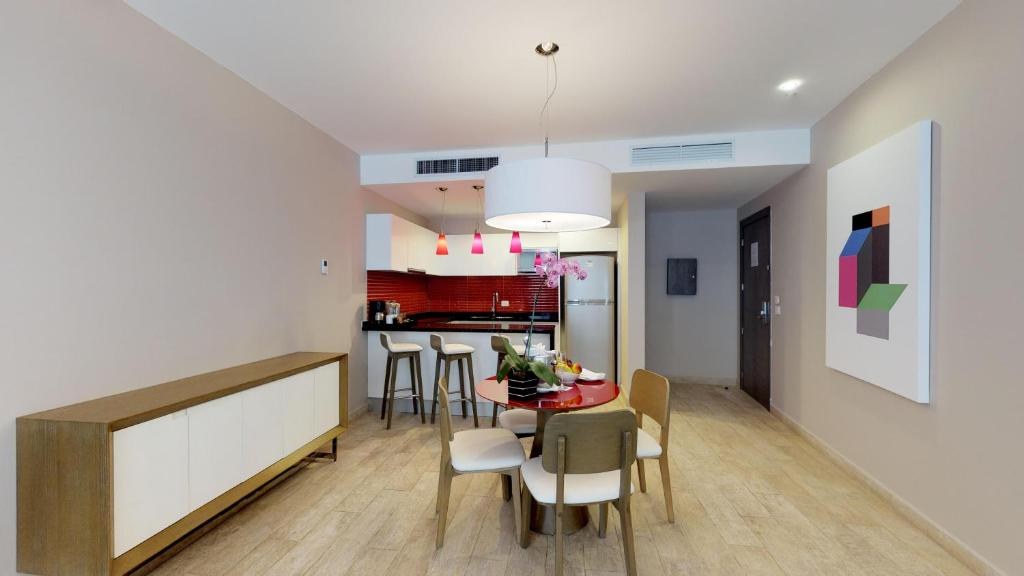 THE FIVES BEACH HOTEL & RESIDENCES photo 2
