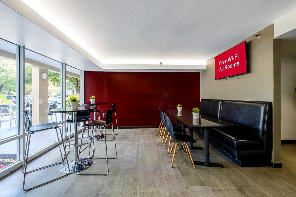 Red Roof Inn PLUS+ Orlando-Convention Center/Int'l Dr photo 4