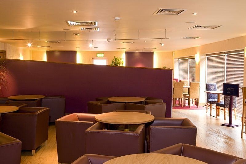 HOTEL PREMIER INN WATFOR CENTRAL photo 4