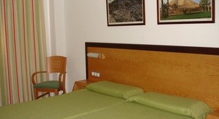Los Ficus Apts. photo 4