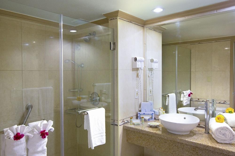 BREEZES BAHAMAS RESORT & SPA photo 2