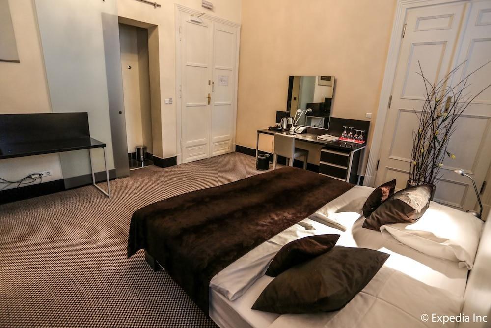 OLD TOWN SQUARE HOTEL & RESIDENCE photo 4
