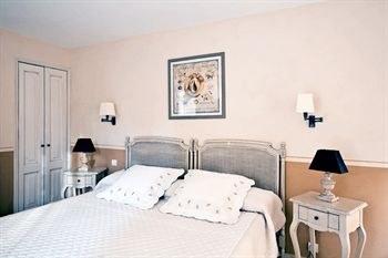 The Originals Hotel Golf Chateau de la Begude photo 1