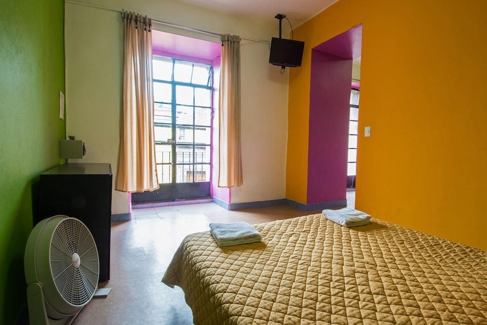 HOSTEL AMIGO SUITES photo 2