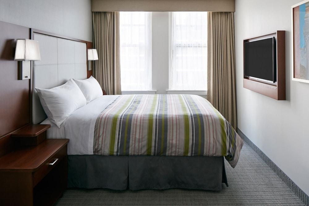 CLUB QUARTERS IN HOUSTON