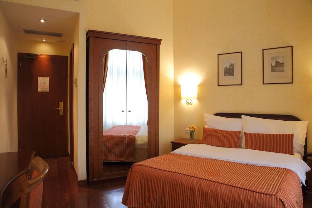 HOTEL KINSKY GARDEN photo 2