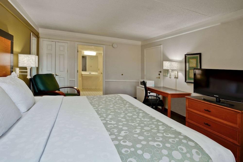 La Quinta Inn by Wyndham Orlando Airport West photo 2