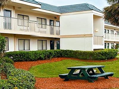 Travelodge by Wyndham Orlando Lake Buena Vista S photo 3