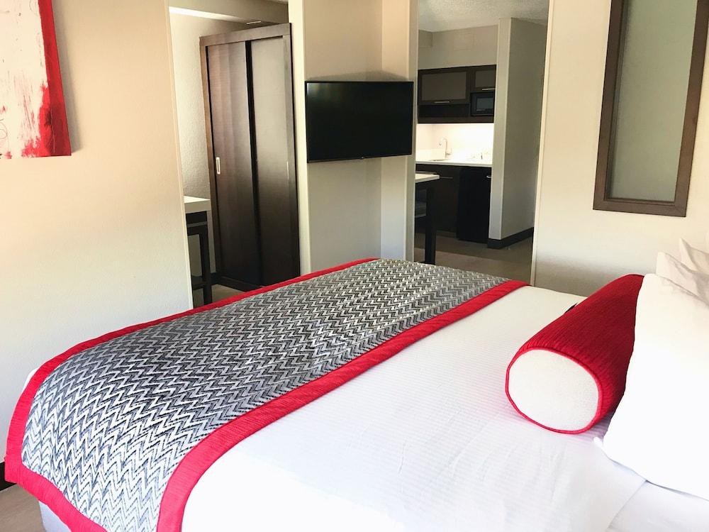 RAMADA SUITES ORLANDO AIRPORT photo 2