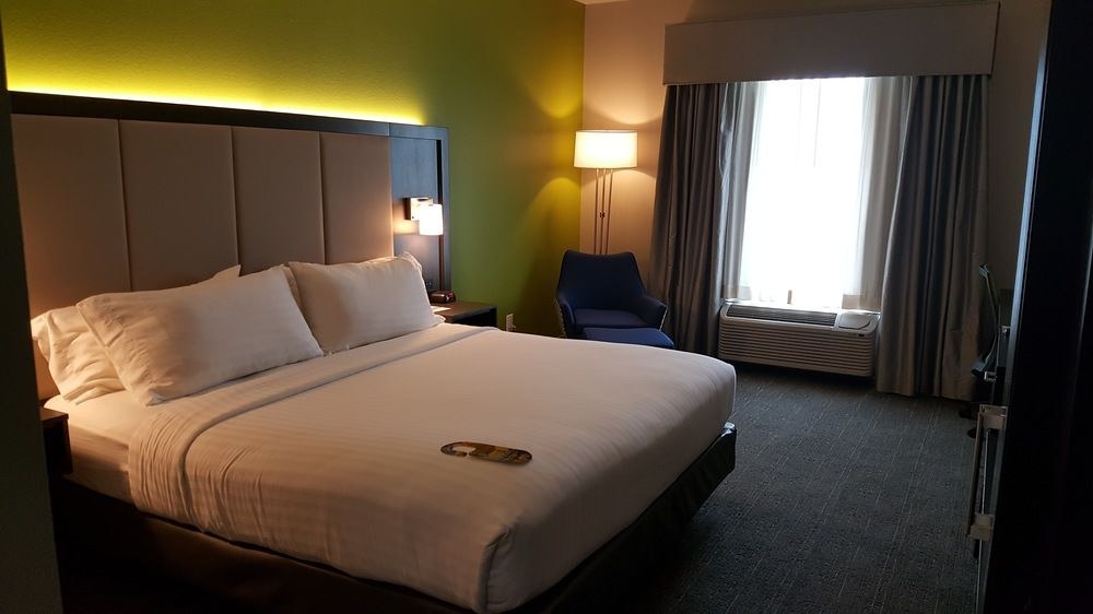 Holiday Inn Express & Suites Pearland By IHG