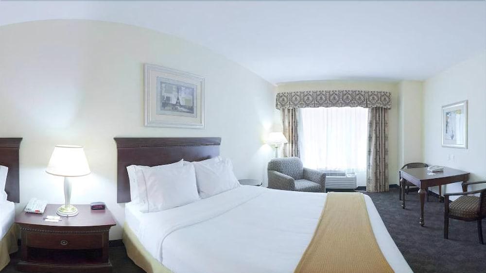 Holiday Inn Express & Suites Pearland By IHG photo 4