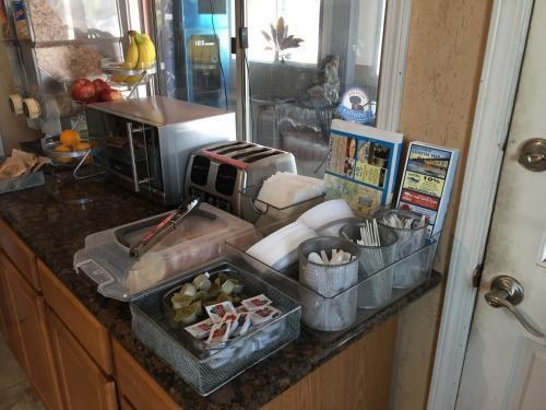 HARBOR INN &AMP; SUITES photo 1