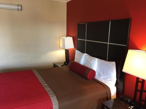 HARBOR INN &AMP; SUITES photo 2