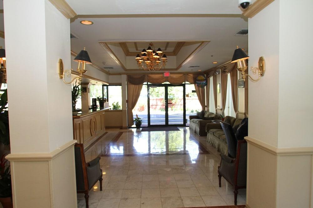 CHATEAUBLEAU HOTEL photo 2