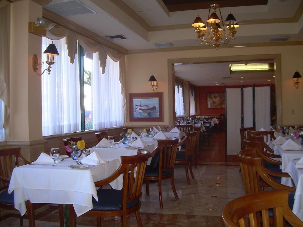CHATEAUBLEAU HOTEL photo 3