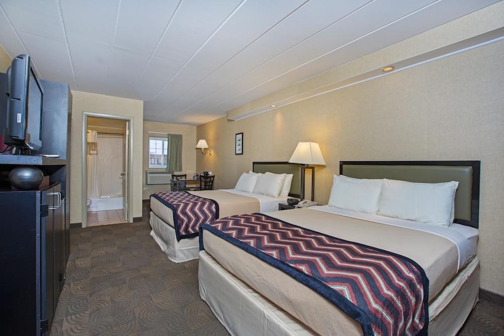 CARLTON INN MIDWAY photo 3