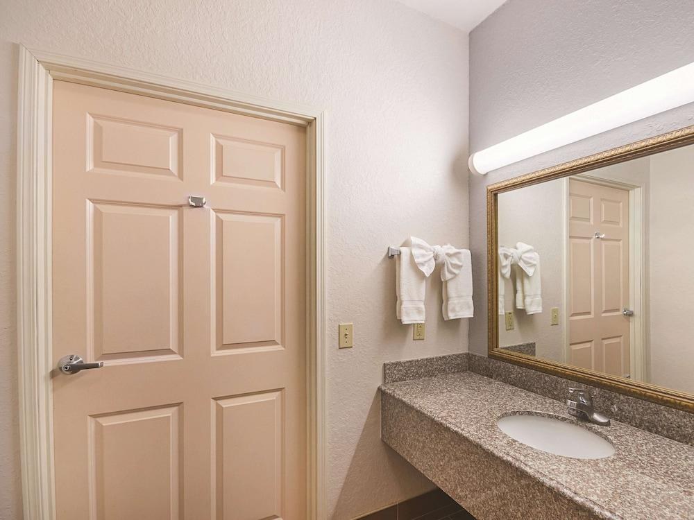 LA QUINTA INN &AMP; SUITES KINGWOOD photo 4