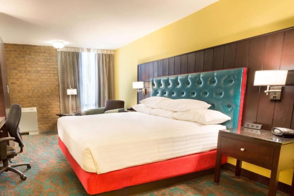 Heritage Inn & Suites San Antonio Airport, Trademark Wyndham photo 1