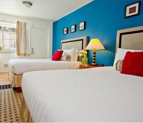 ALPINE INN AND SUITES photo 2