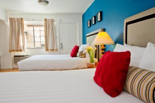 ALPINE INN AND SUITES photo 3