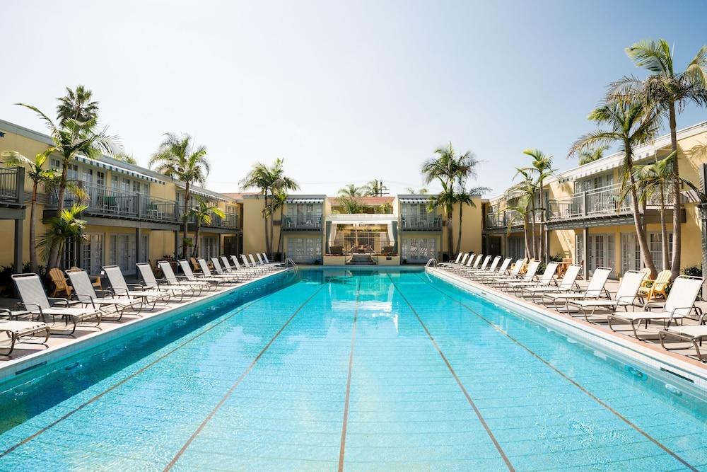 LAFAYETTE HOTEL &AMP; SWIM CLUB
