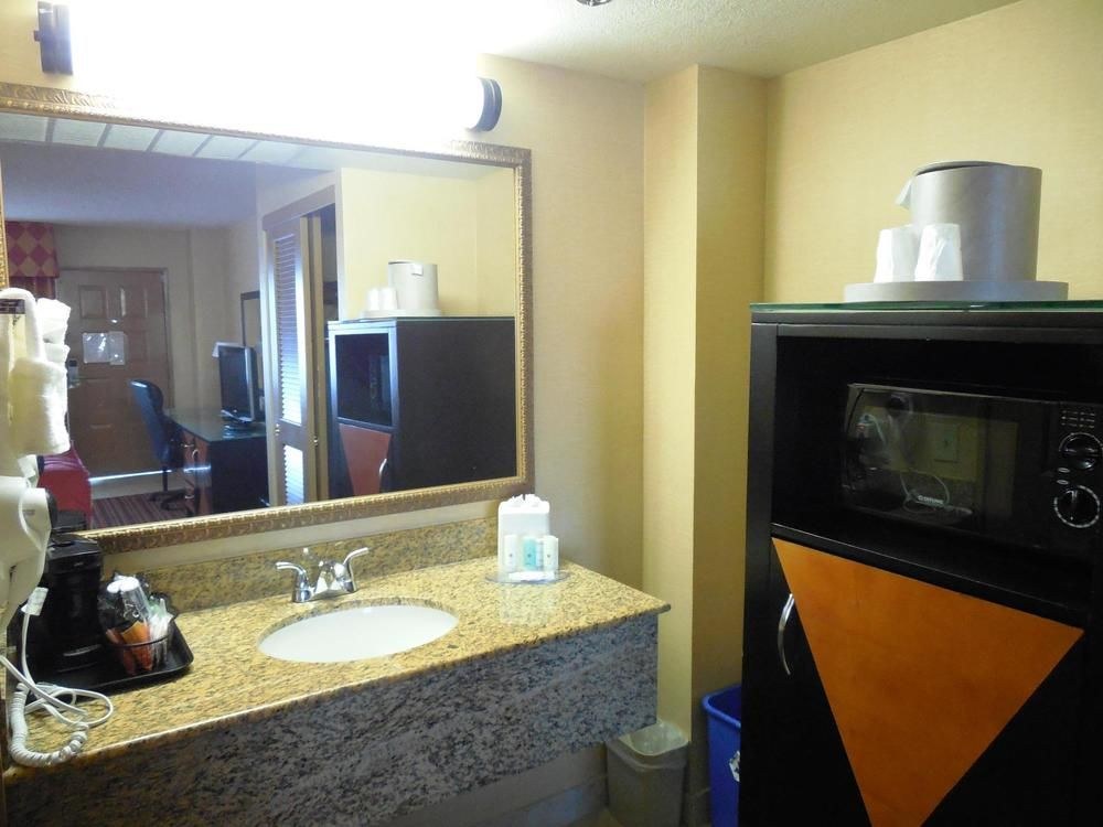 Ramada by Wyndham San Diego National City photo 1
