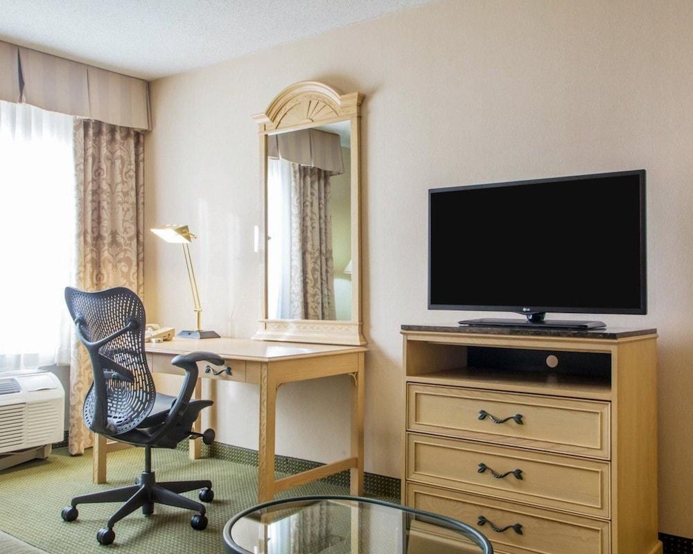 CLARION INN S HOLLAND photo 2