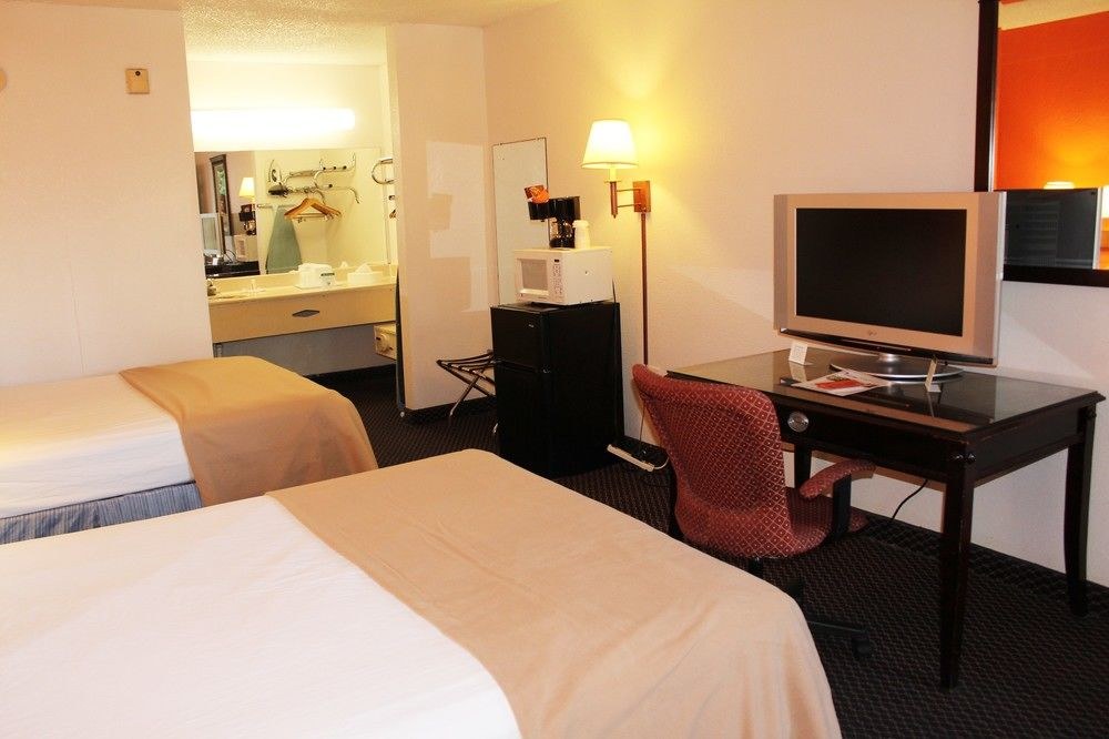 Clarion Inn & Suites Kissimmee-Lake Buena Vista South
