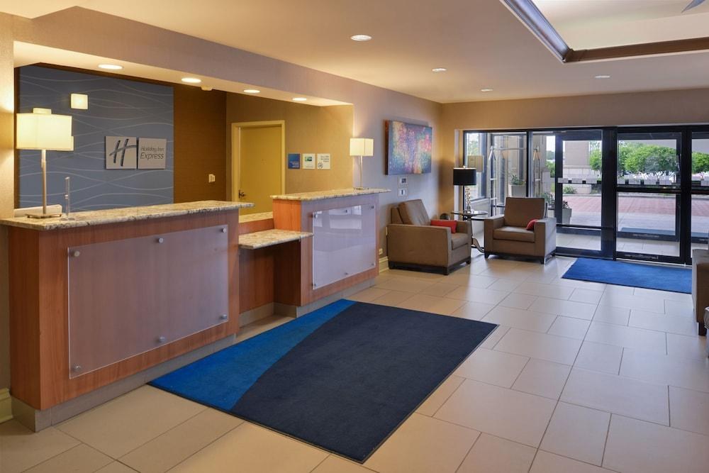 HAMPTON INN CHICAGO CRESTWOOD photo 2