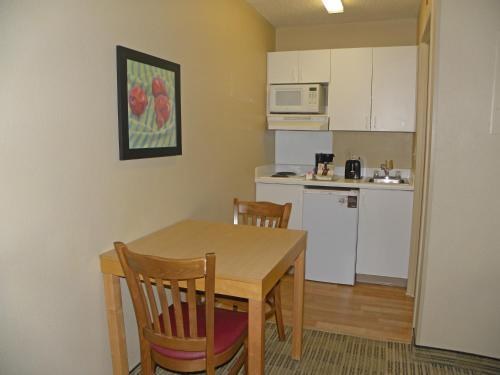 EXTENDED STAY AMERICA HOUSTON - THE WOODLANDS photo 3