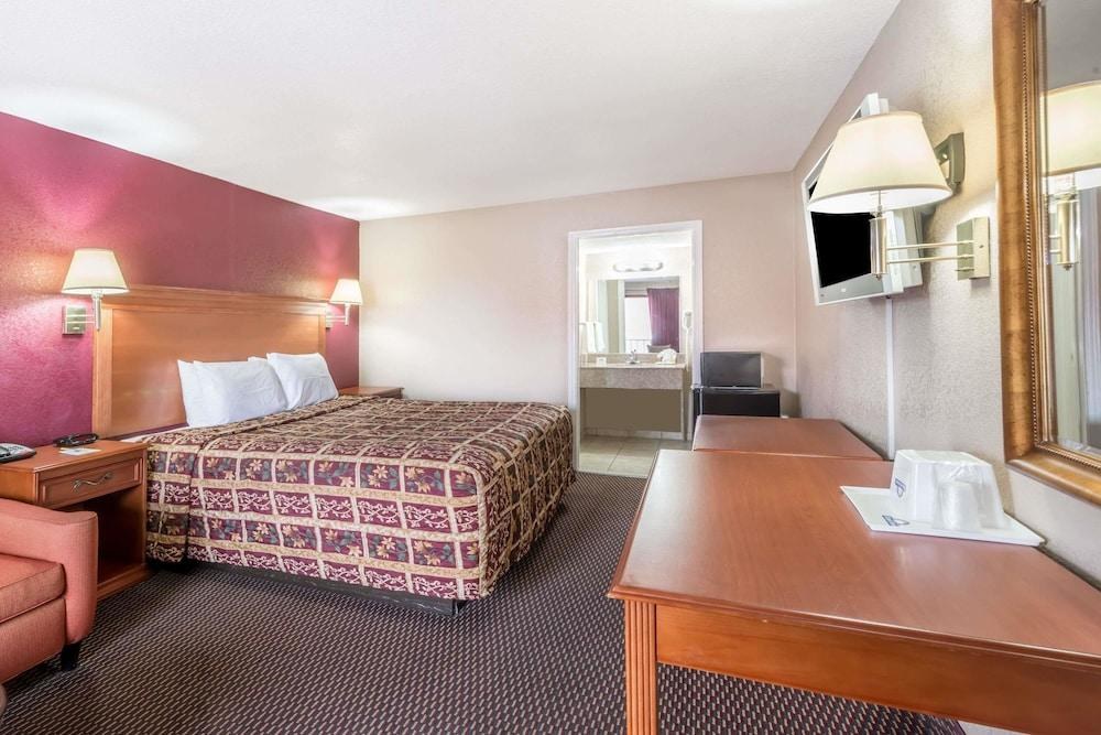 DAYS INN SAN ANTONIO SPLASHTOWN / ATT CENTER photo 4