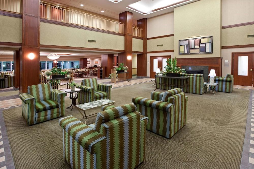 La Quinta Inn & Suites by Wyndham Bannockburn-Deerfield photo 4
