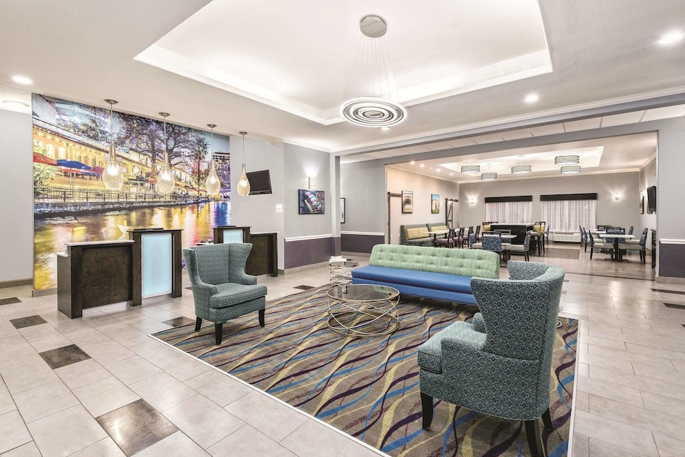 LA QUINTA INN & SUITES BY WYNDHAM SAN ANTONIO THE DOMINION photo 1