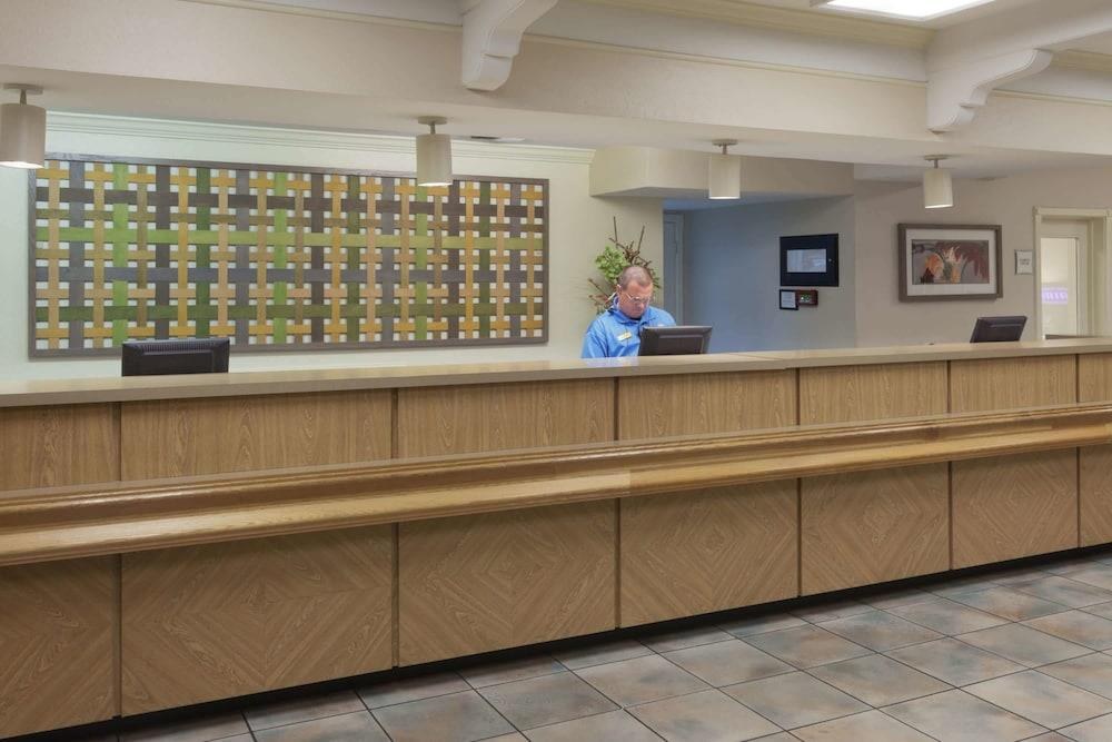 LA QUINTA INN & SUITES BY WYNDHAM LAS VEGAS AIRPORT N CONV. photo 2