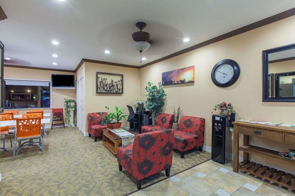 Super 8 by Wyndham Houston/Willowbrook/Hwy 249 photo 3