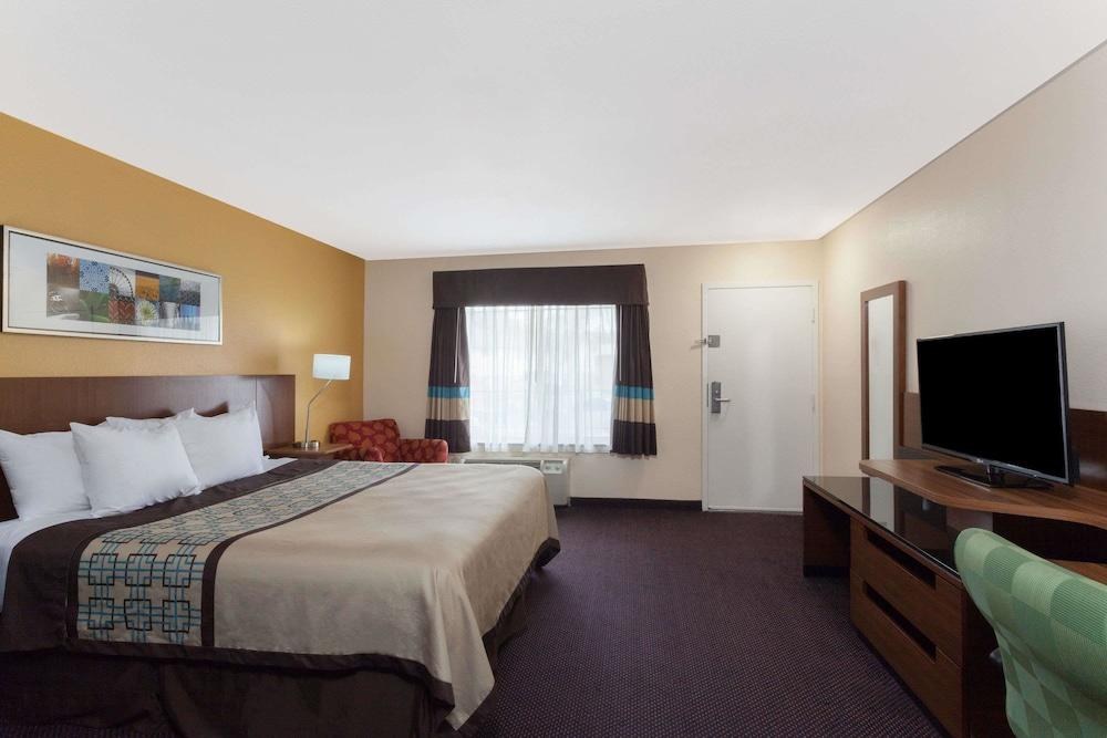 Days Inn by Wyndham Mission Valley/SDSU photo 2