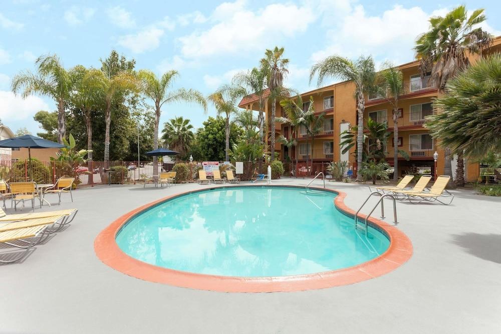 Days Inn by Wyndham Mission Valley/SDSU photo 3