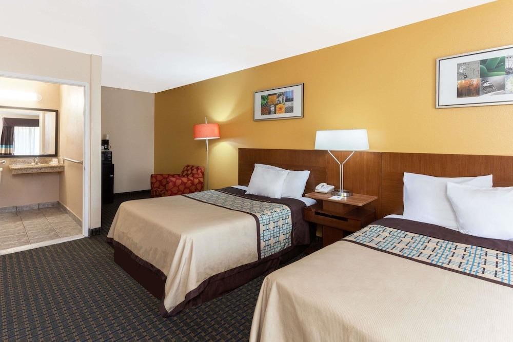 Days Inn by Wyndham Mission Valley/SDSU photo 4