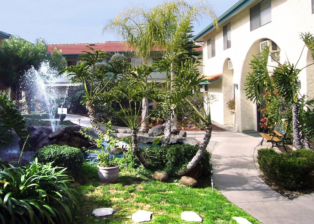 California Suites Hotel photo 1