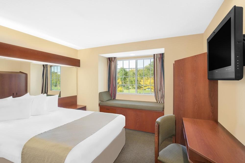 Microtel Inn & Suites by Wyndham Bentonville photo 1